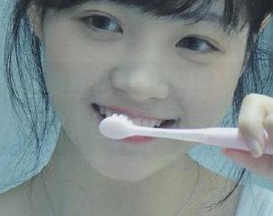 微密圈 - 绝美红色蕾丝清纯妹黎允熙，震撼人心的美图图集不容错过.txt